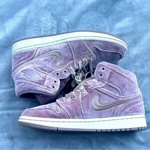 Nike Women's Lavender Air Jordan 1 Mid SE Women size 7.5